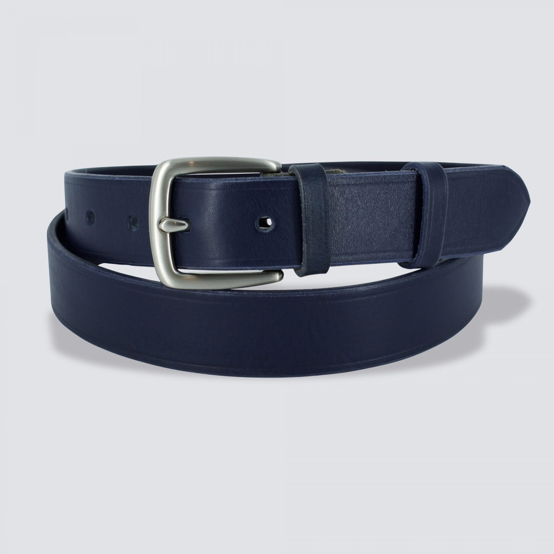 Ceinture cuir Canebière bleu marine enroulée fond gris