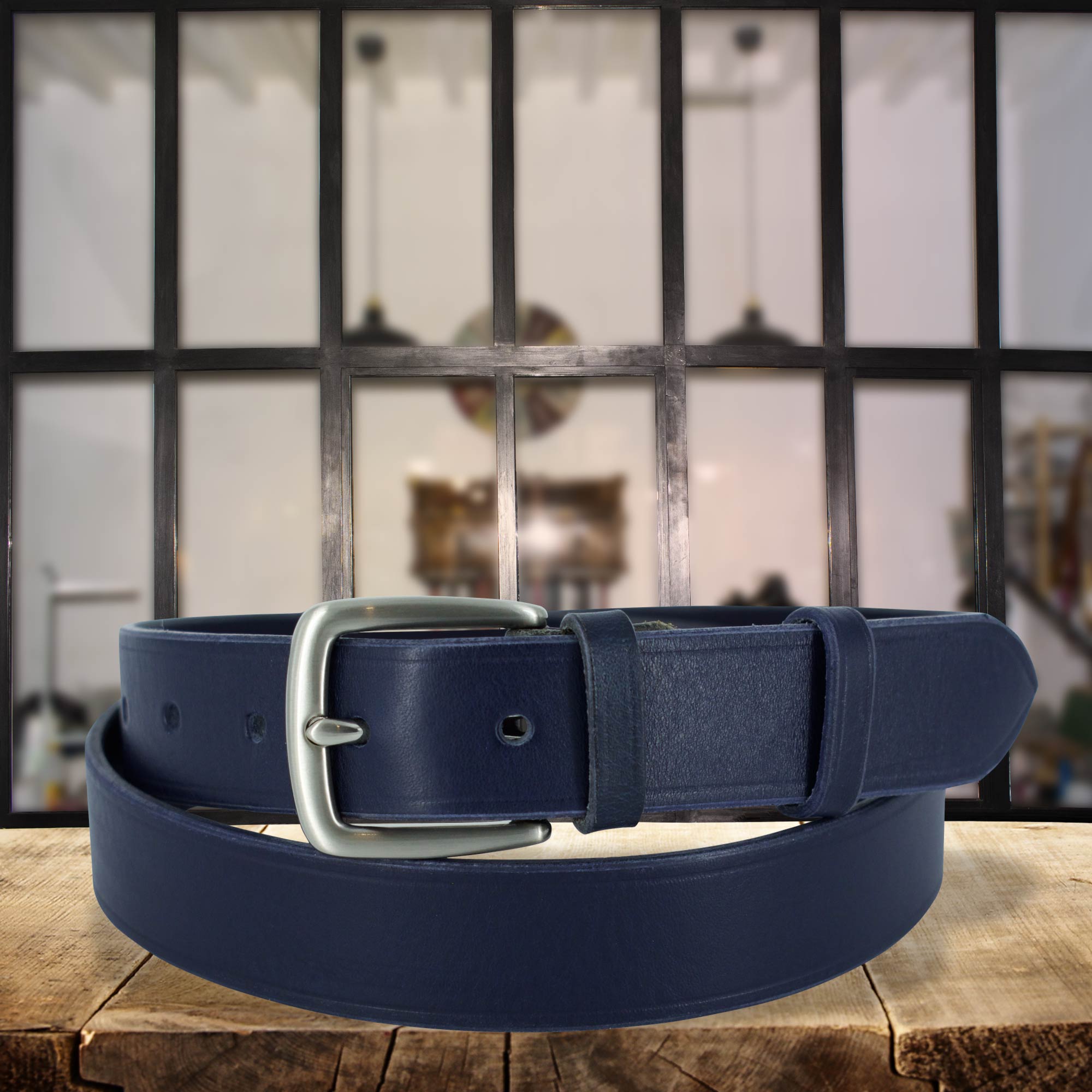 Ceinture cuir Canebière bleu marine enroulée