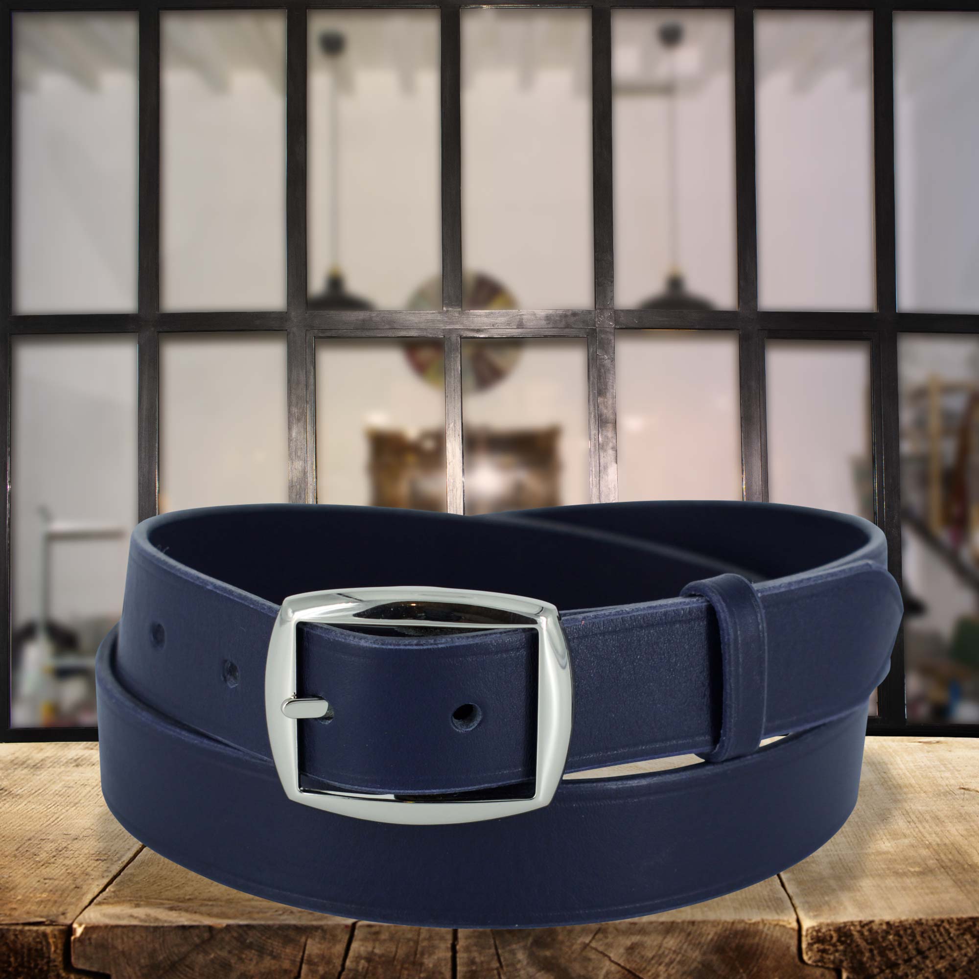 Ceinture cuir Capelette 30 bleu marine enroulée