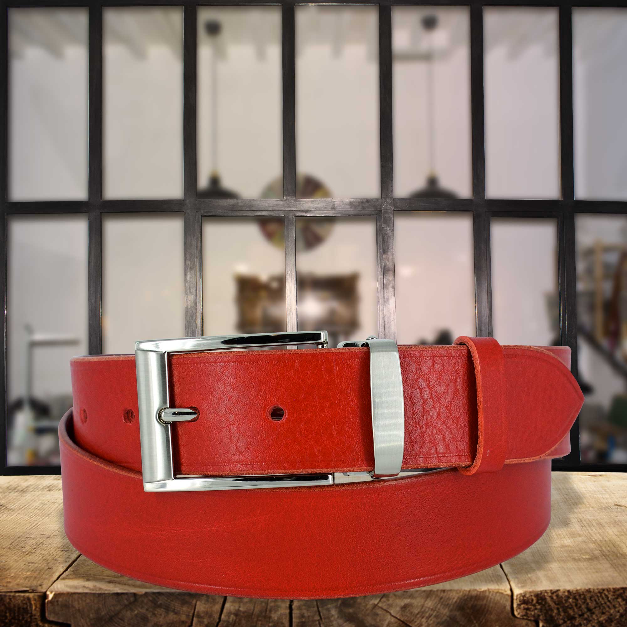 Ceinture cuir Aygalades rouge enroulée