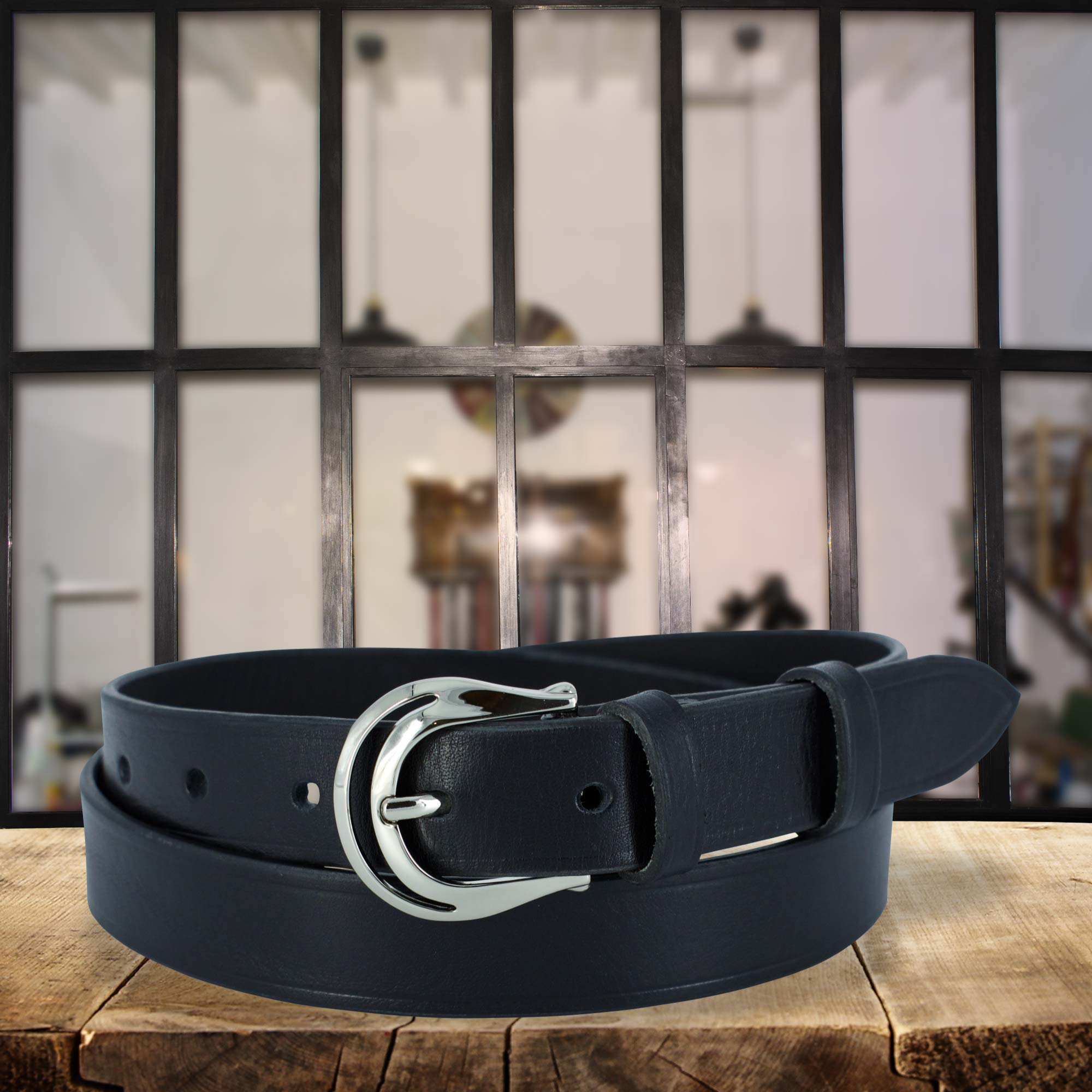 Ceinture cuir Joliette noir enroulée