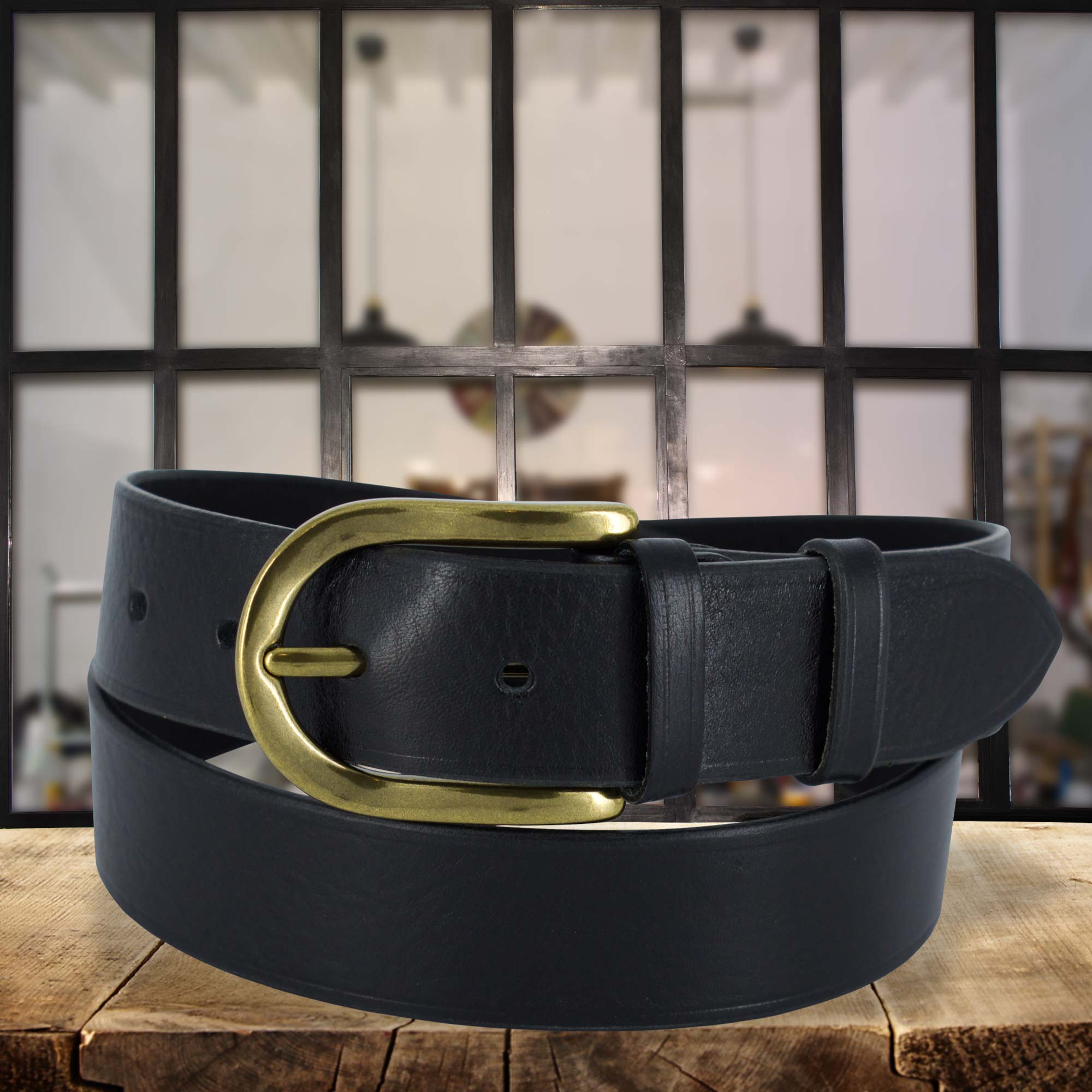 Ceinture cuir Noailles noir enroulée