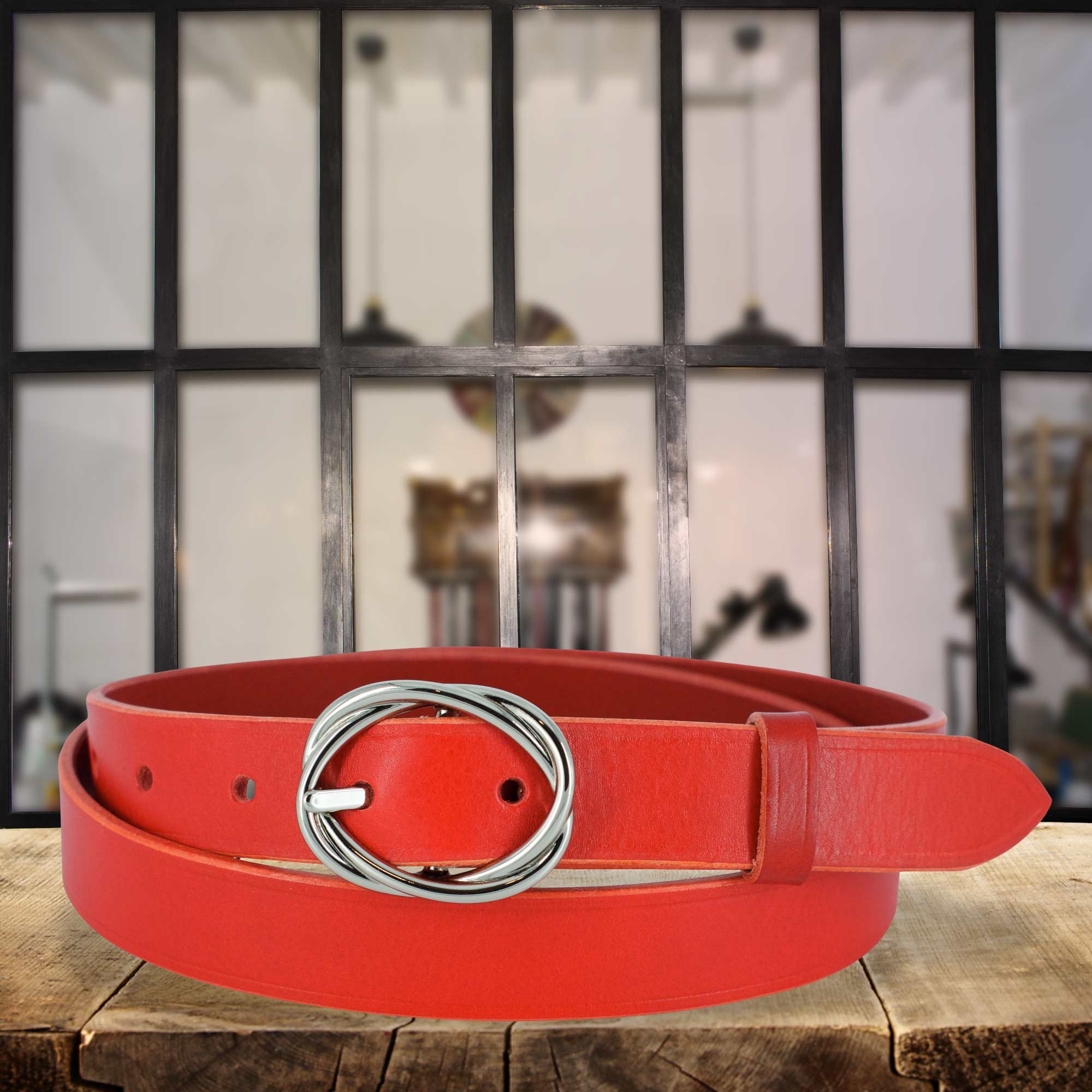 Ceinture cuir Rouet rouge enroulée