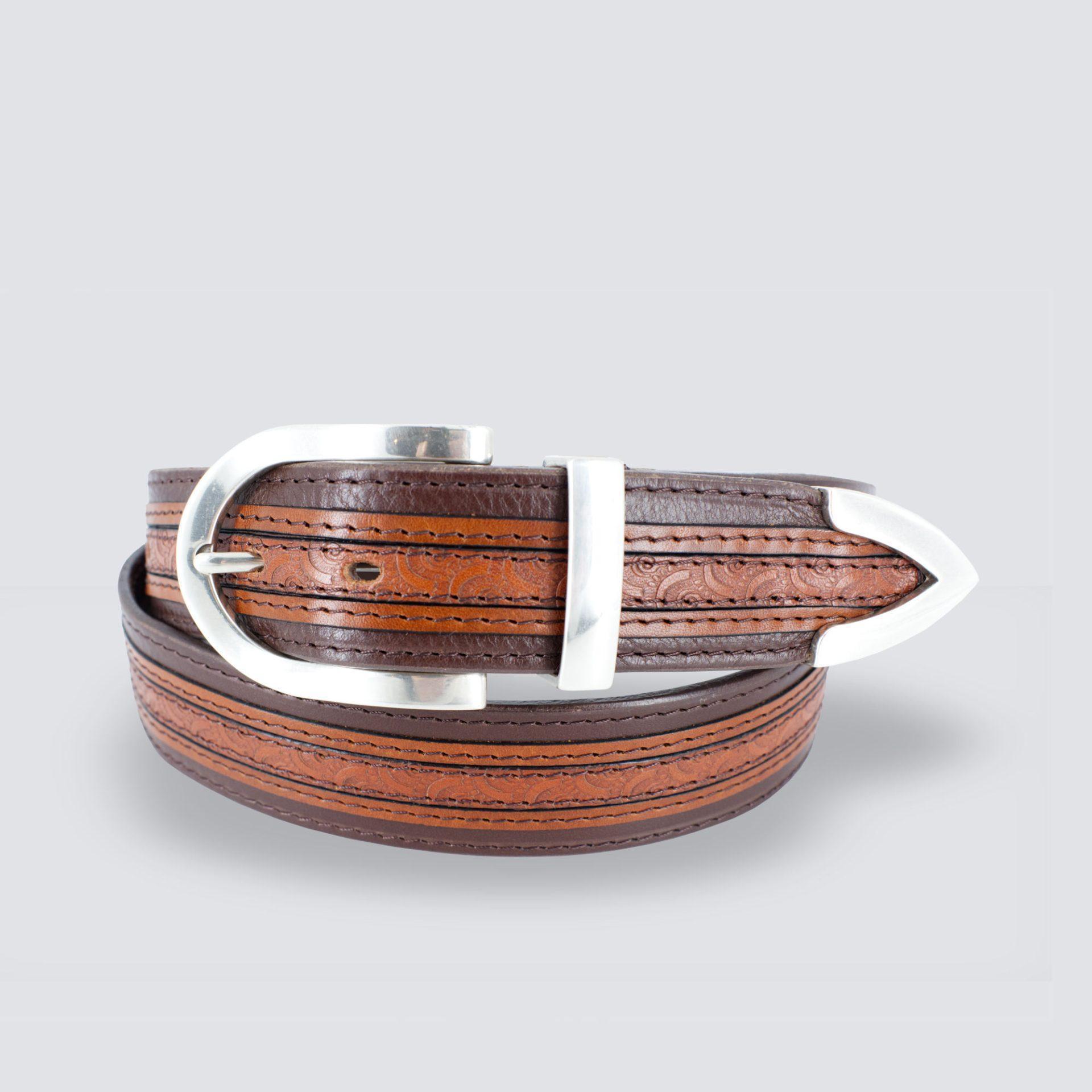 ceinture cuir Arlésienne chocolat enroulée fond gris