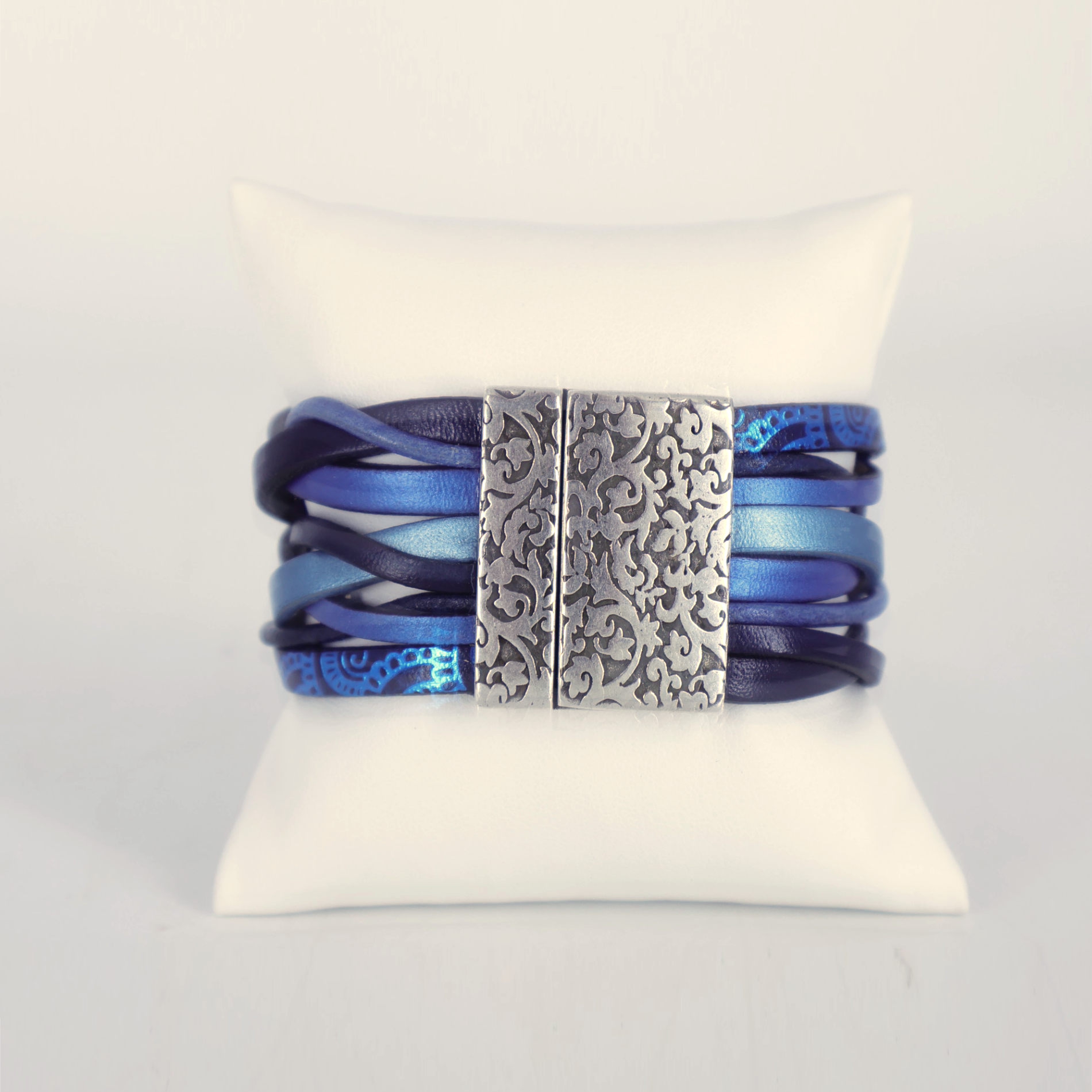 bracelet cuir entrelas bleu électrique avec fermoir