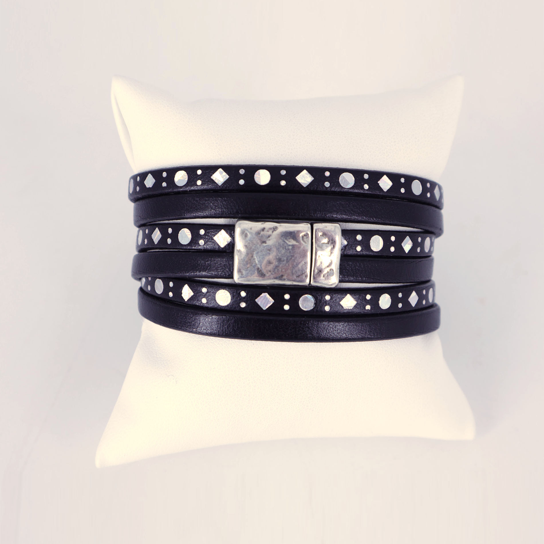 Bracelet cuir 3 tours noir punto argenté avec fermoir